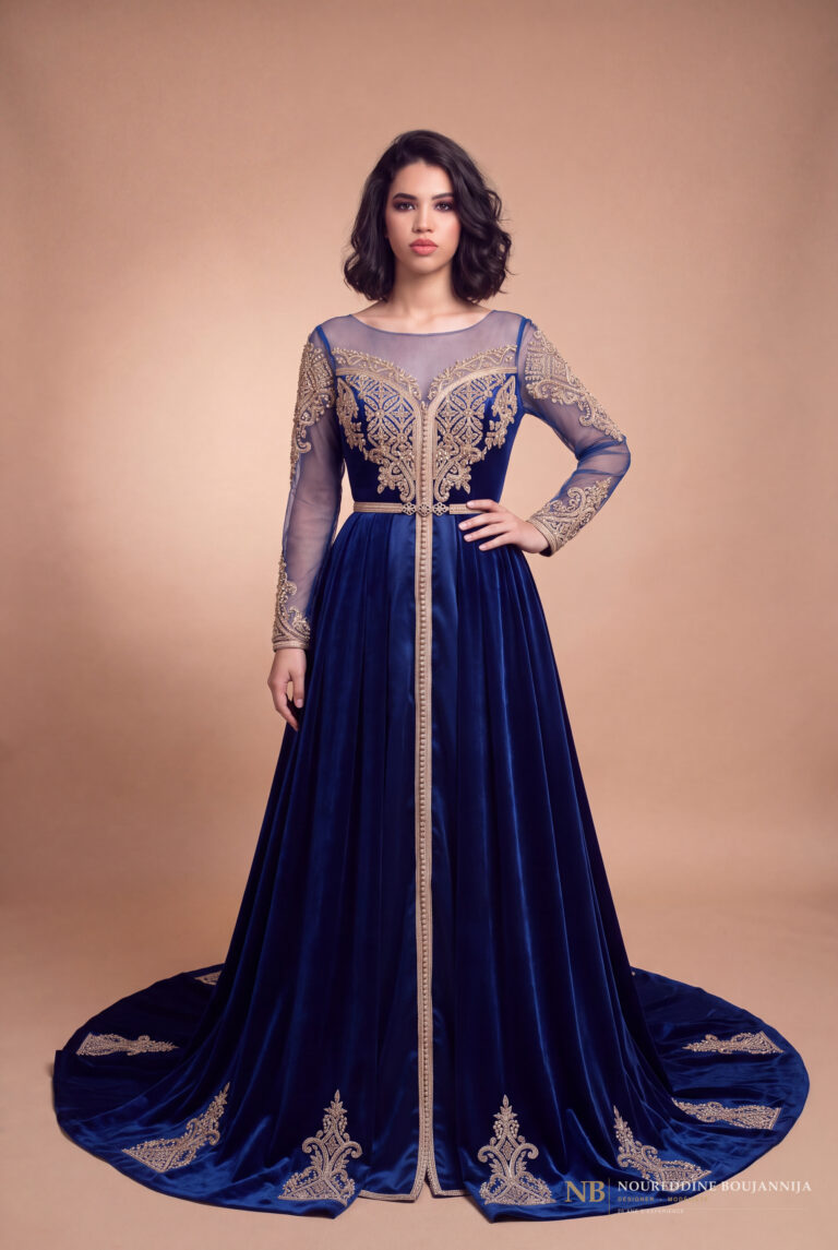 Caftan velours bleu nuit Ciselé – vue trois-quarts