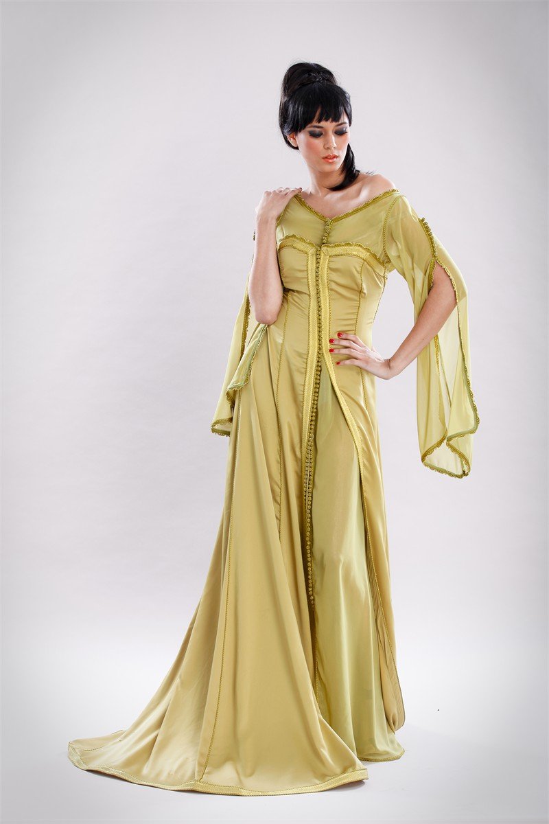 Caftan doré aux manches fluides, collection 2012 des Archives Caftan En Ligne