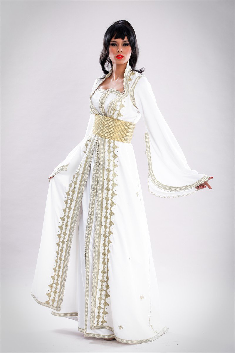 Caftan blanc à broderies verticales, collection 2012 des Archives Caftan En Ligne