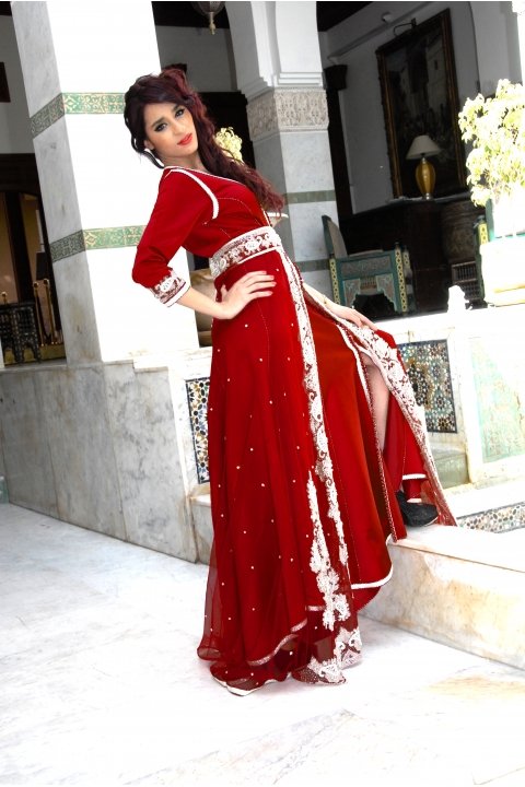 Caftan marocain moderne rouge profond, collection 2014 — vue 3