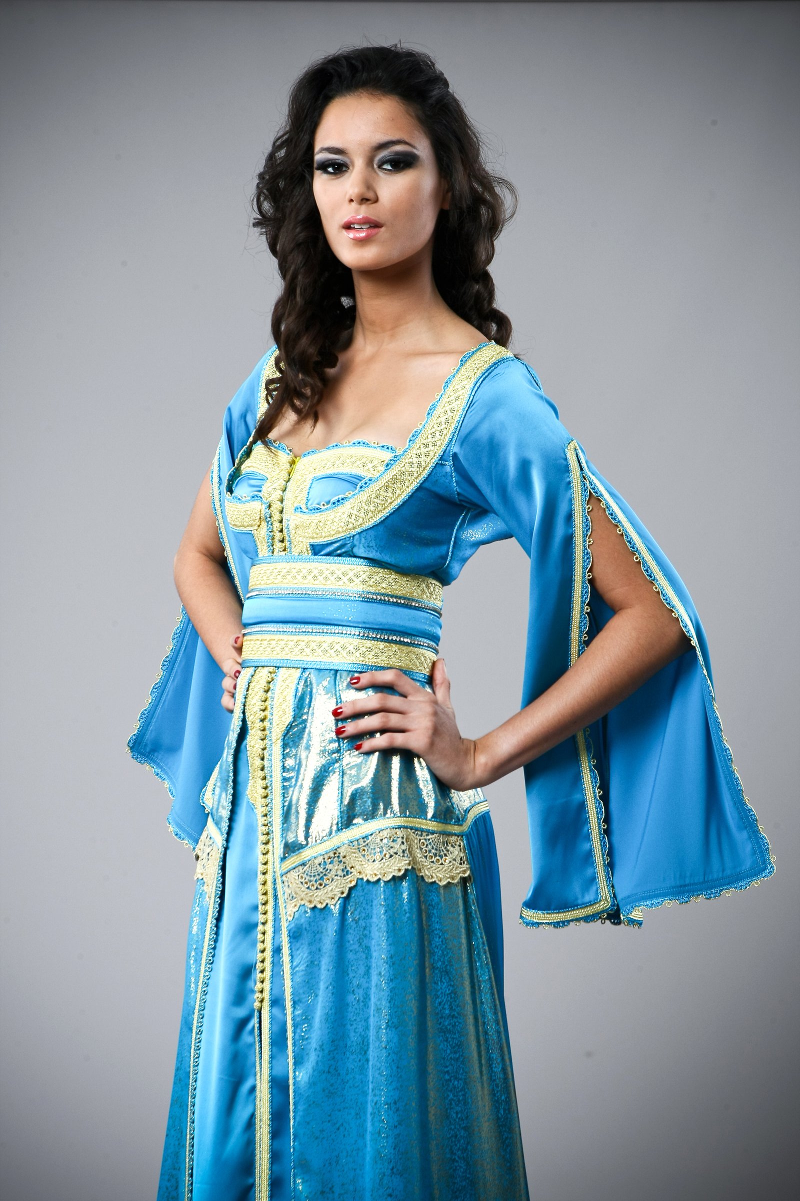 Caftan marocain bleu turquoise et doré, collection de caftans 2015 — vue 2 sur 3