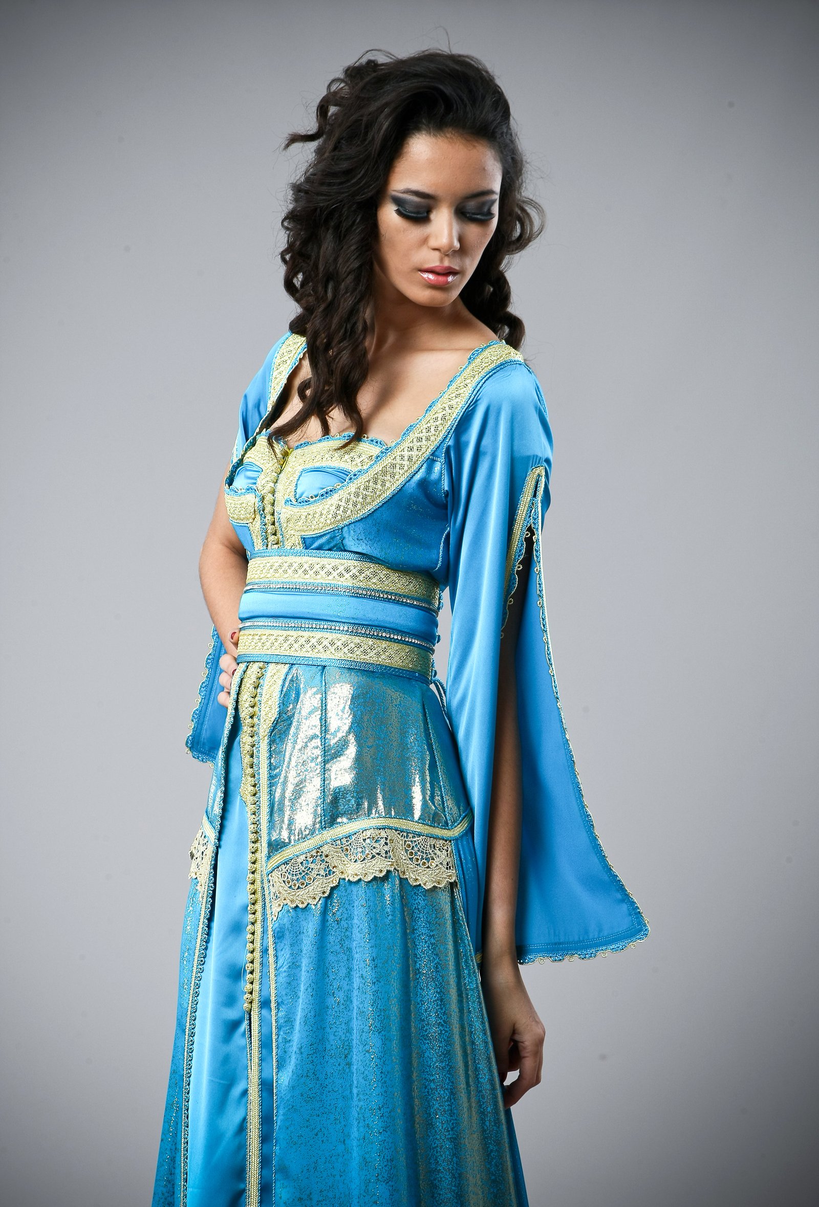Caftan marocain bleu turquoise et doré, collection de caftans 2015 — vue 3 sur 3