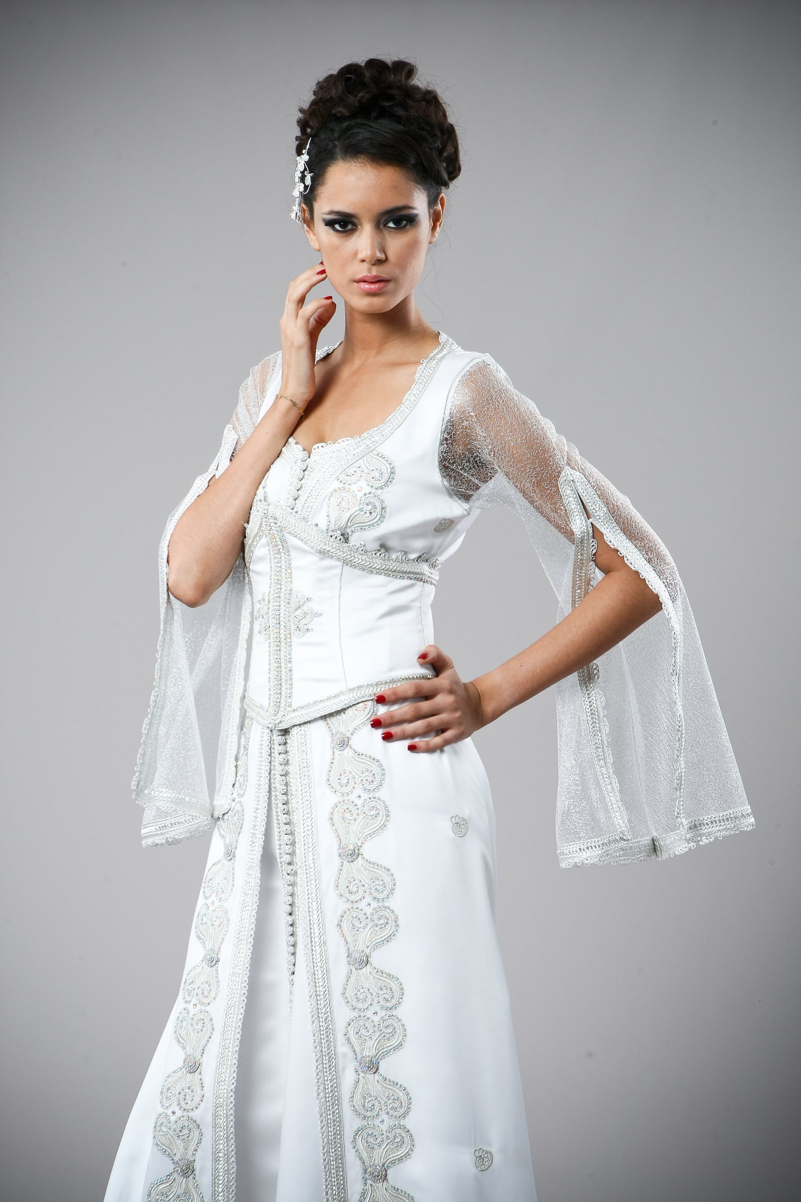 Caftan marocain blanc et argenté, collection de caftans 2015 — vue 4 sur 4