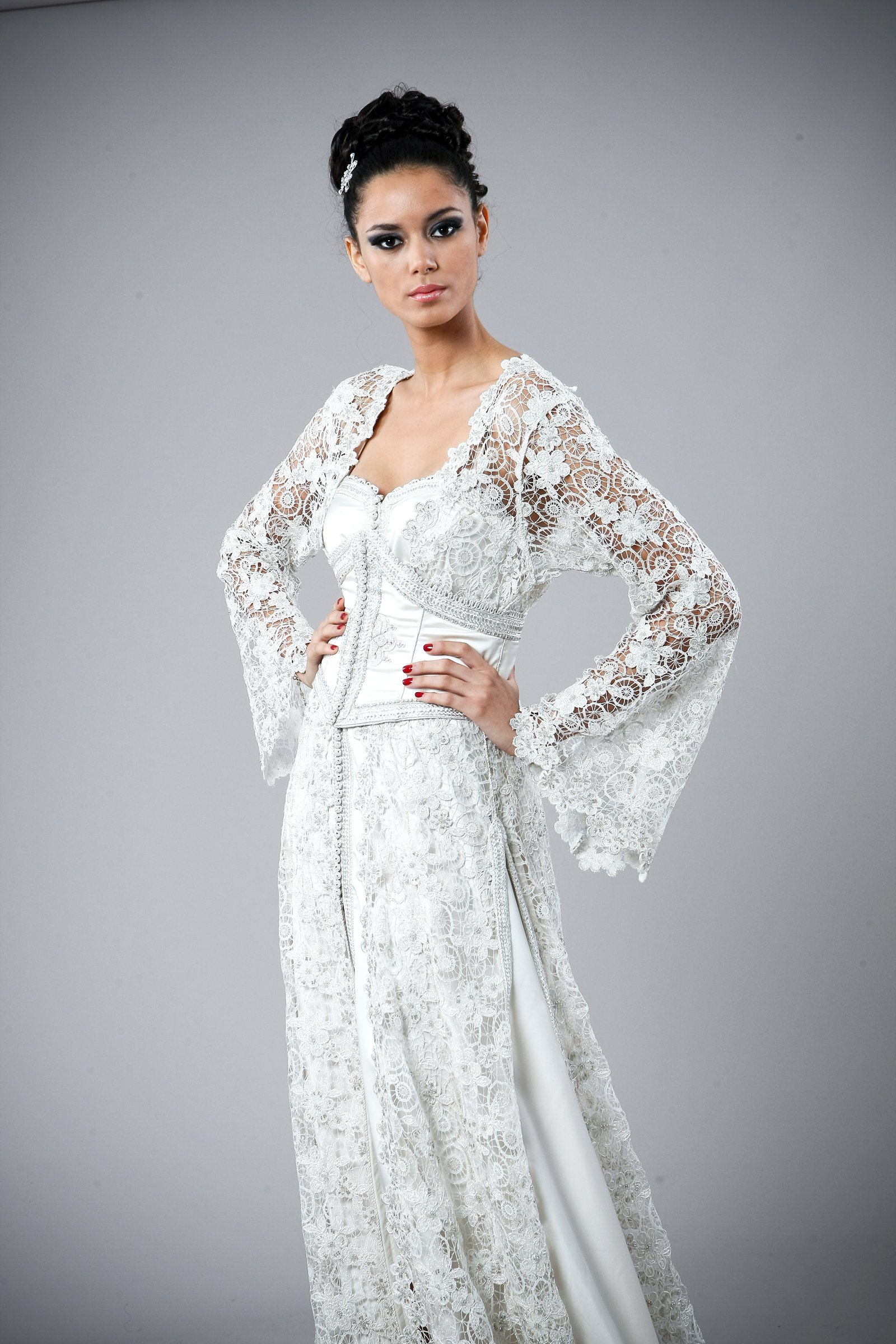 Caftan marocain blanc en dentelle, collection de caftans 2015 — vue 1 sur 4