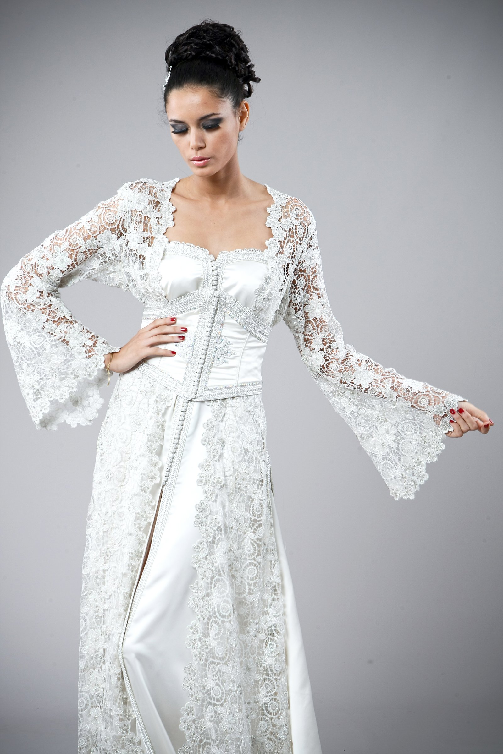 Caftan marocain blanc en dentelle, collection de caftans 2015 — vue 2 sur 4