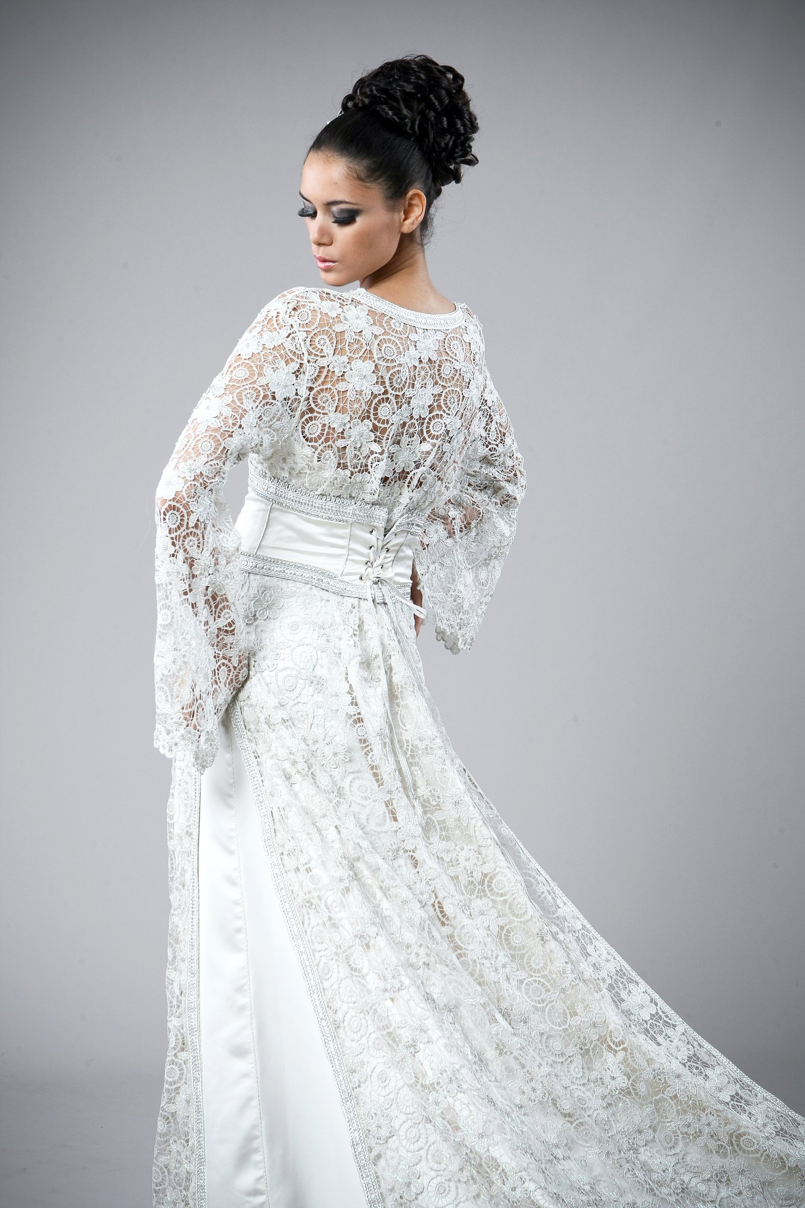Caftan marocain blanc en dentelle, collection de caftans 2015 — vue 4 sur 4