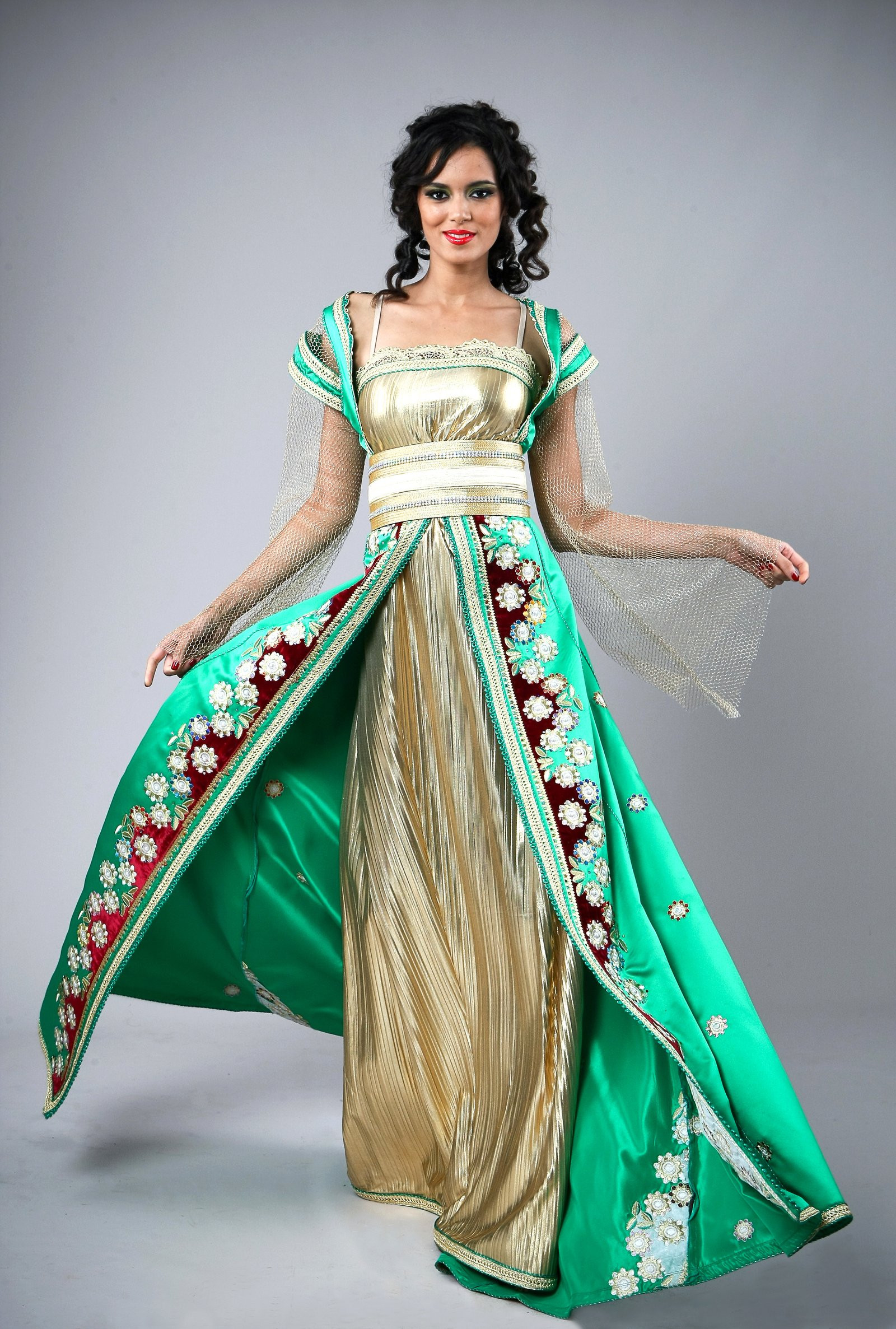 Caftan marocain vert émeraude et doré, collection de caftans 2015 — vue 2 sur 3