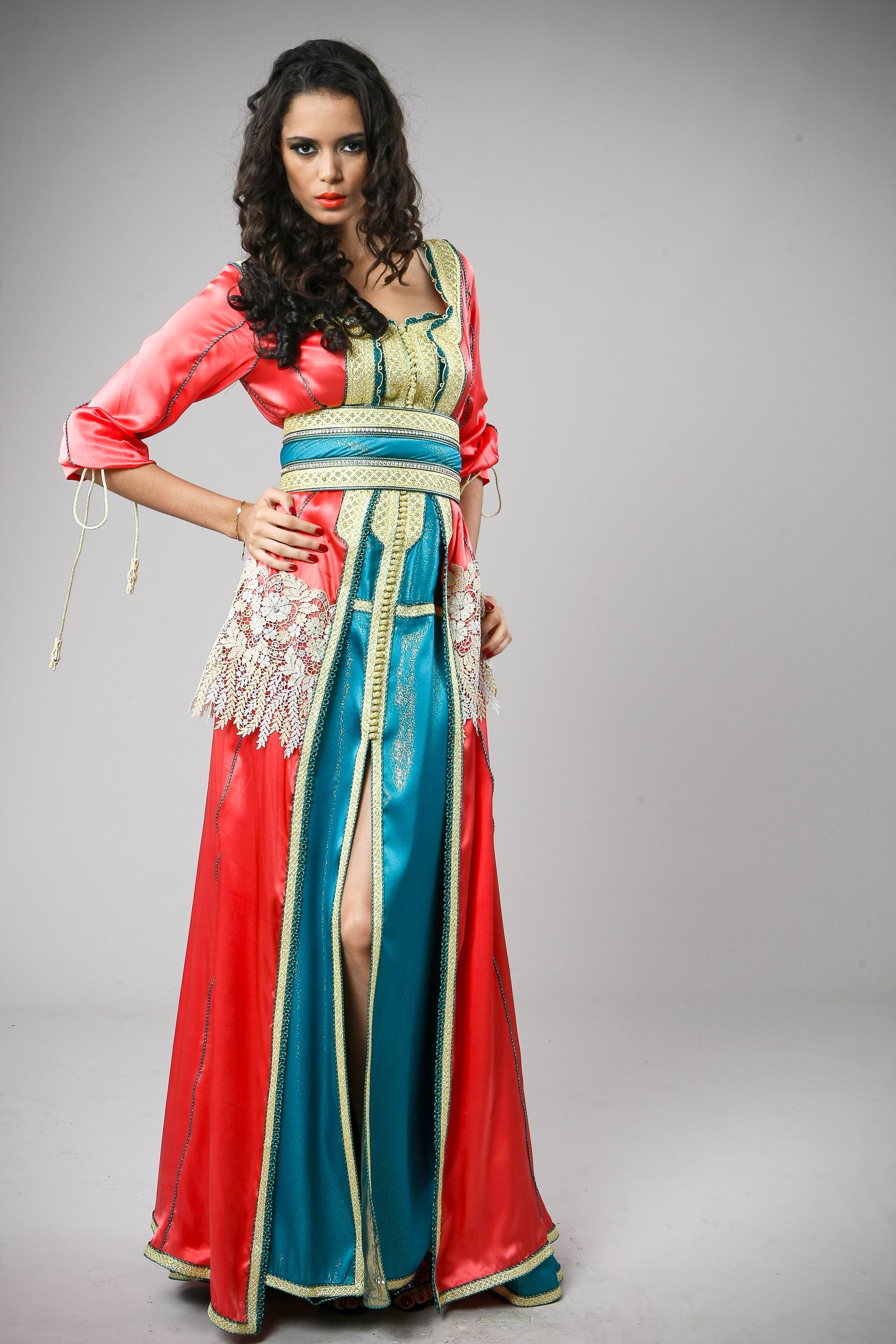 Caftan marocain corail et bleu turquoise, collection de caftans 2015 — vue 2 sur 6