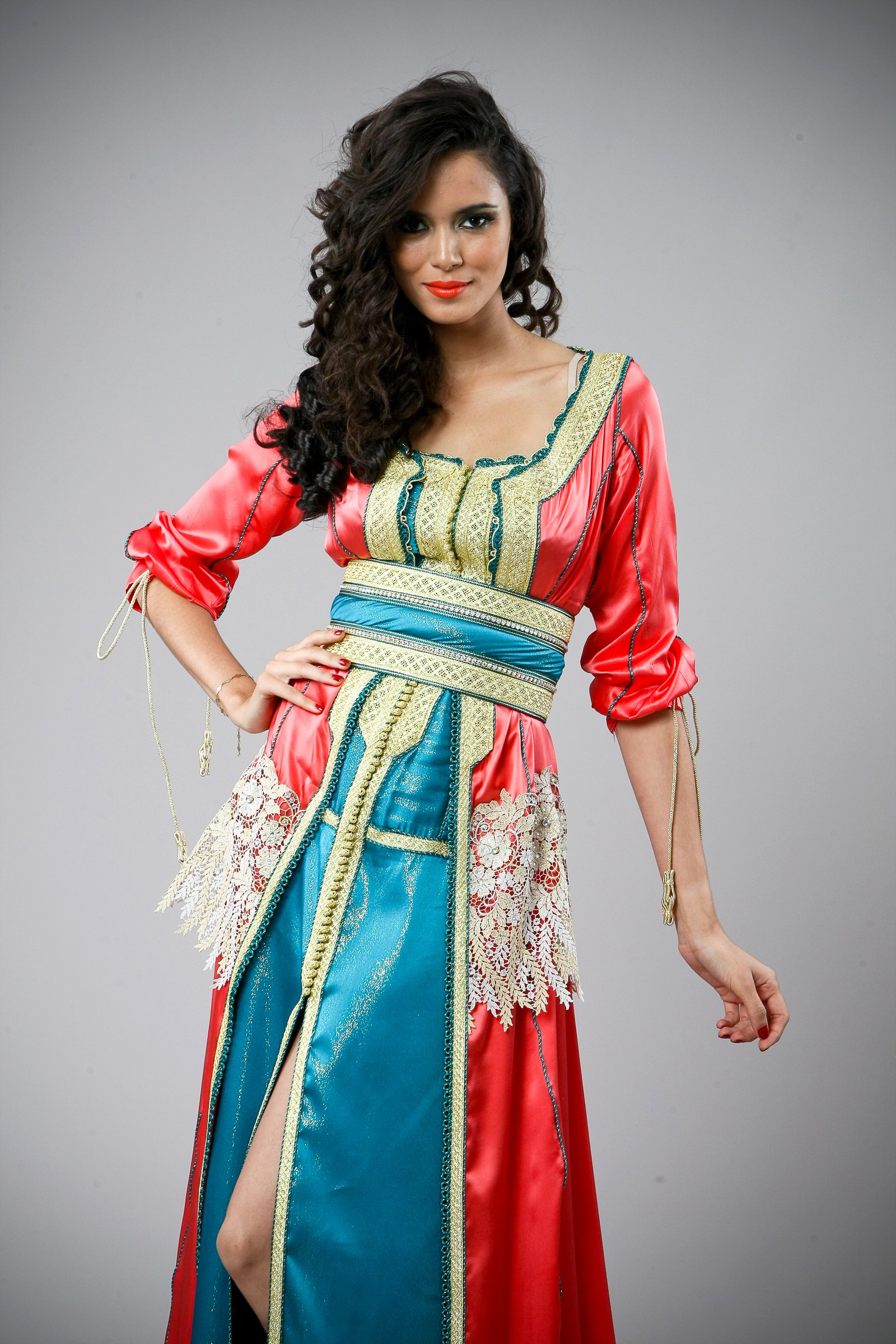 Caftan marocain corail et bleu turquoise, collection de caftans 2015 — vue 3 sur 6