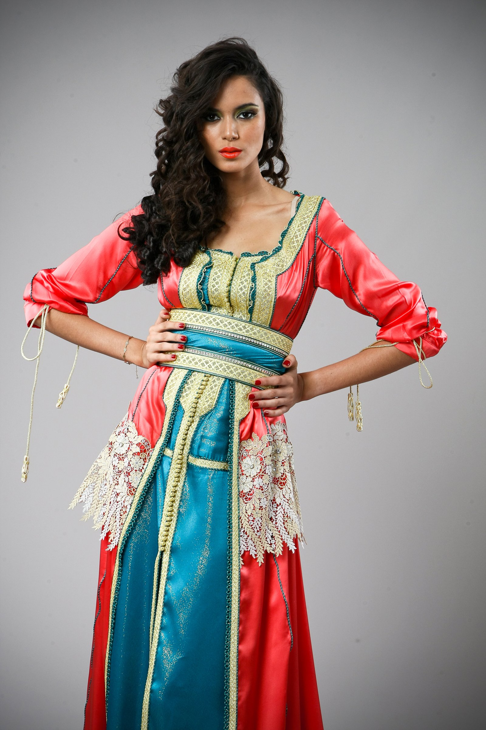 Caftan marocain corail et bleu turquoise, collection de caftans 2015 — vue 4 sur 6