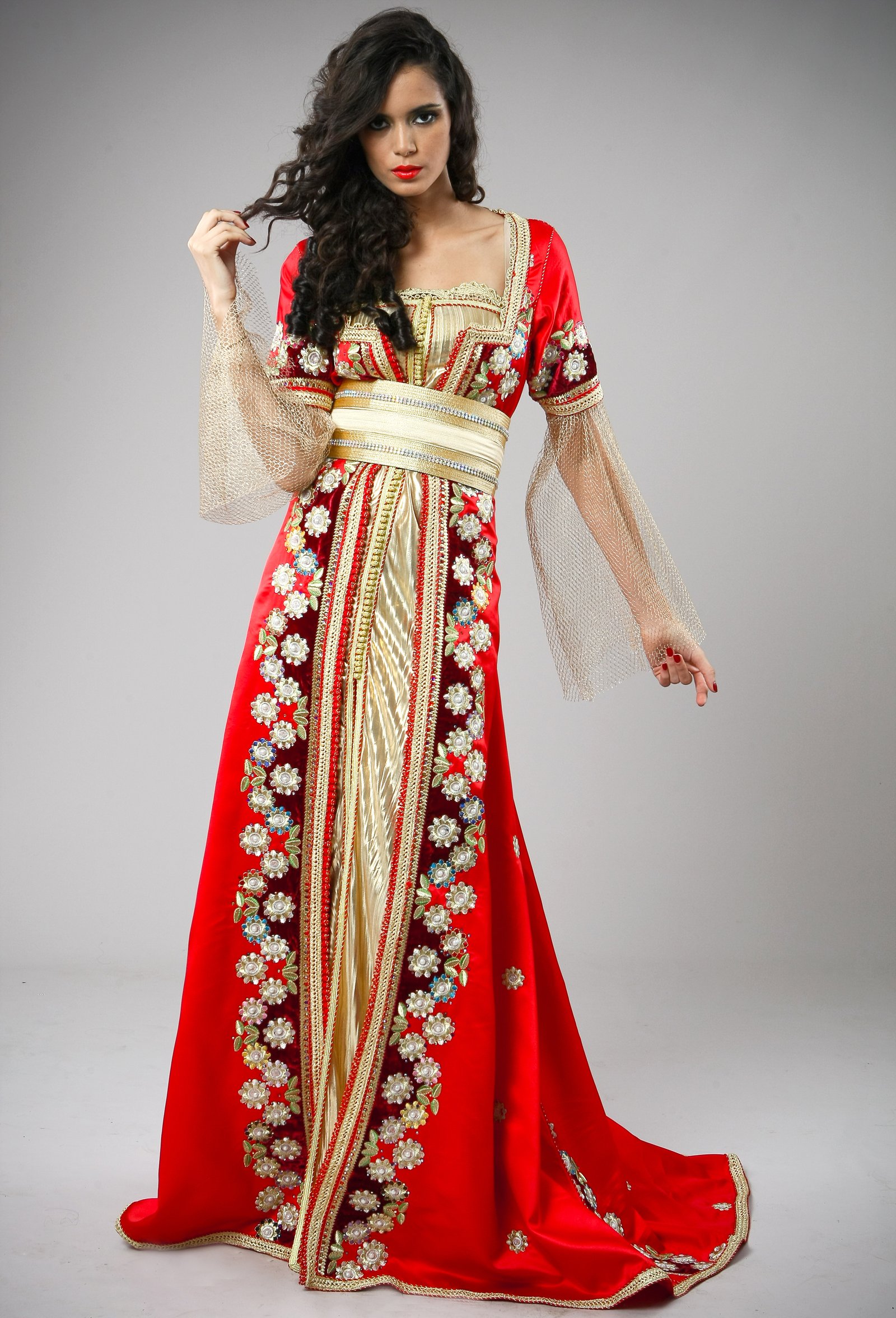 Caftan marocain rouge et doré, collection de caftans 2015 — vue 1 sur 5