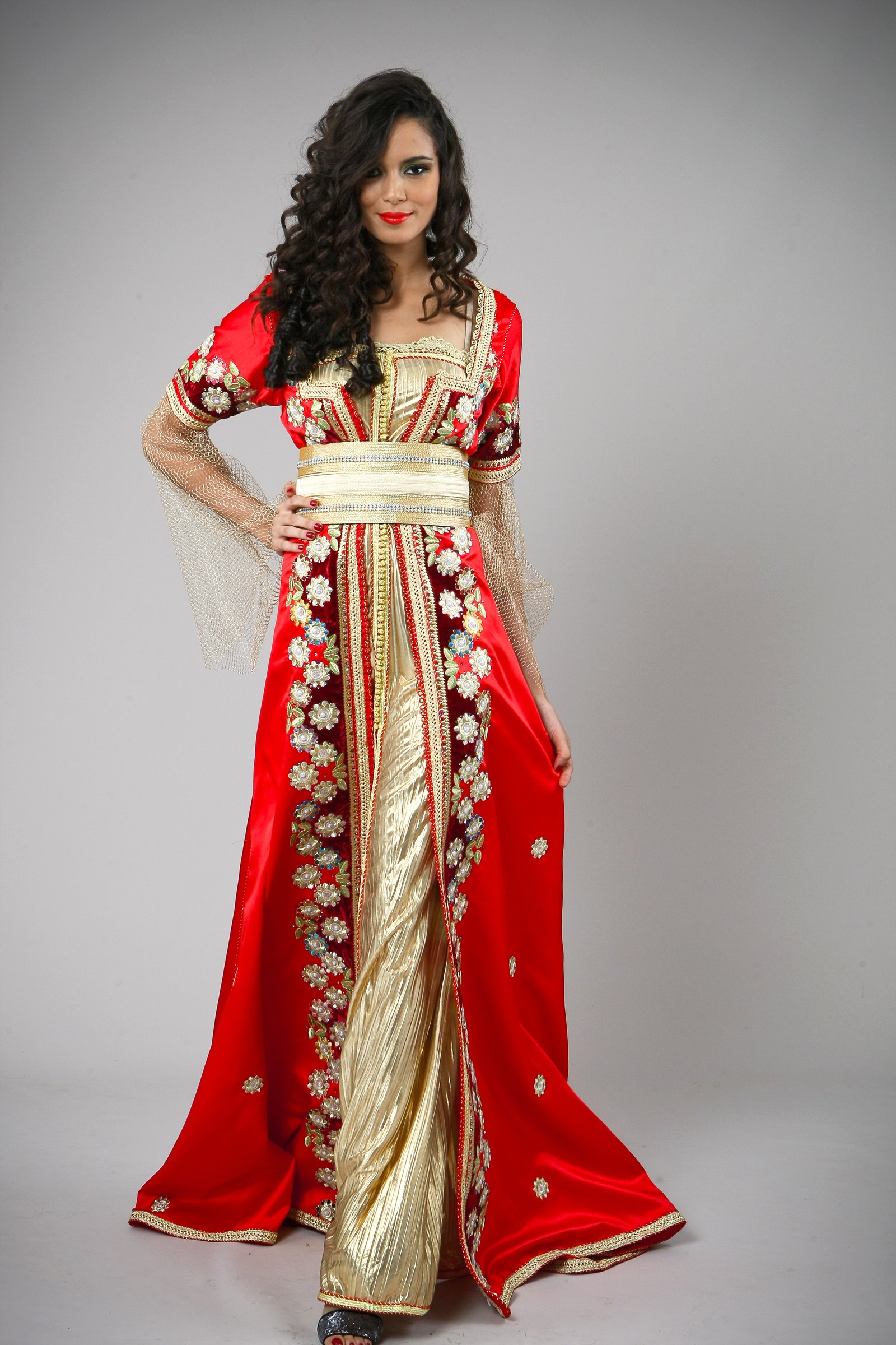 Caftan marocain rouge et doré, collection de caftans 2015 — vue 5 sur 5