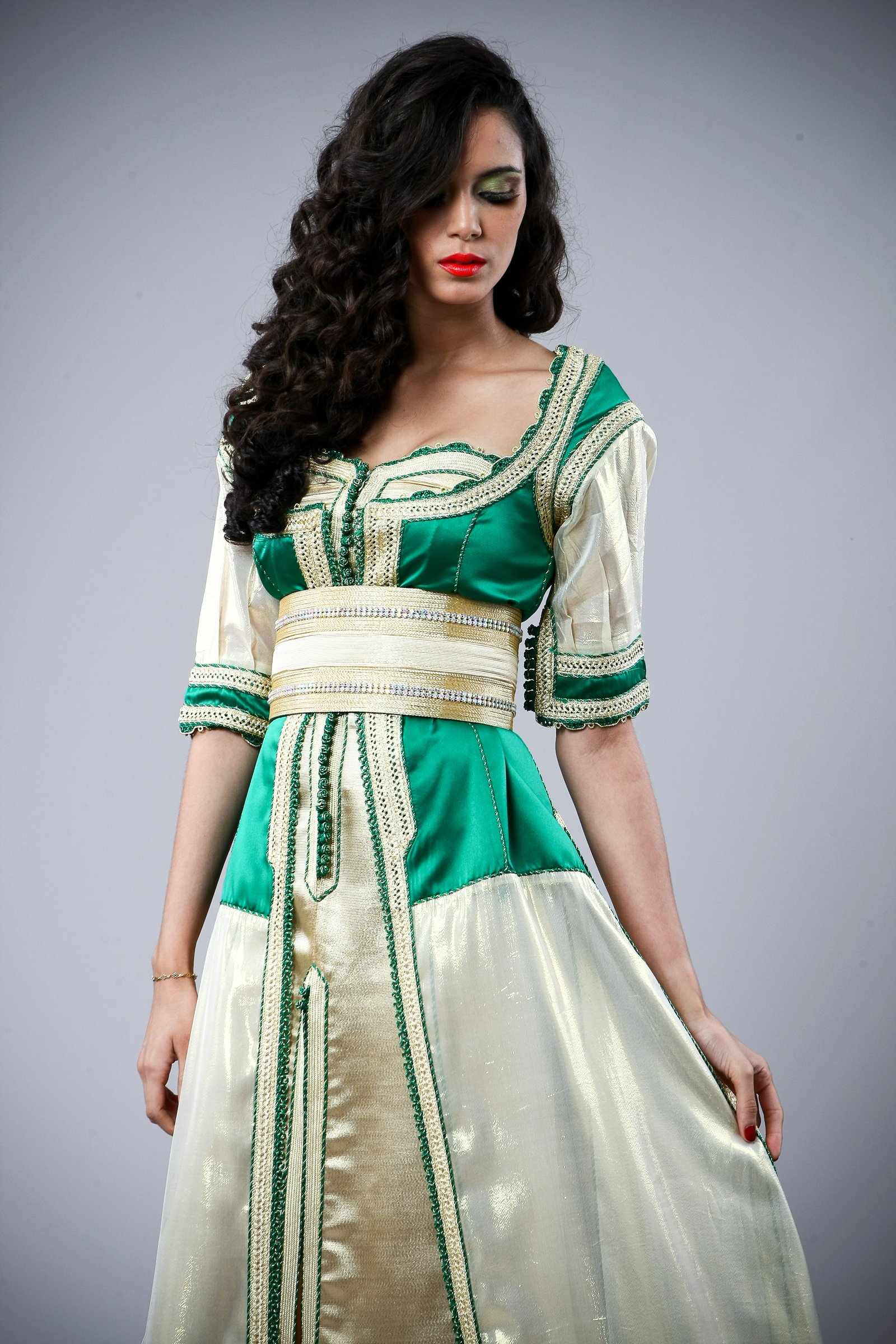 Caftan marocain vert et ivoire, collection de caftans 2015 — vue 1 sur 4
