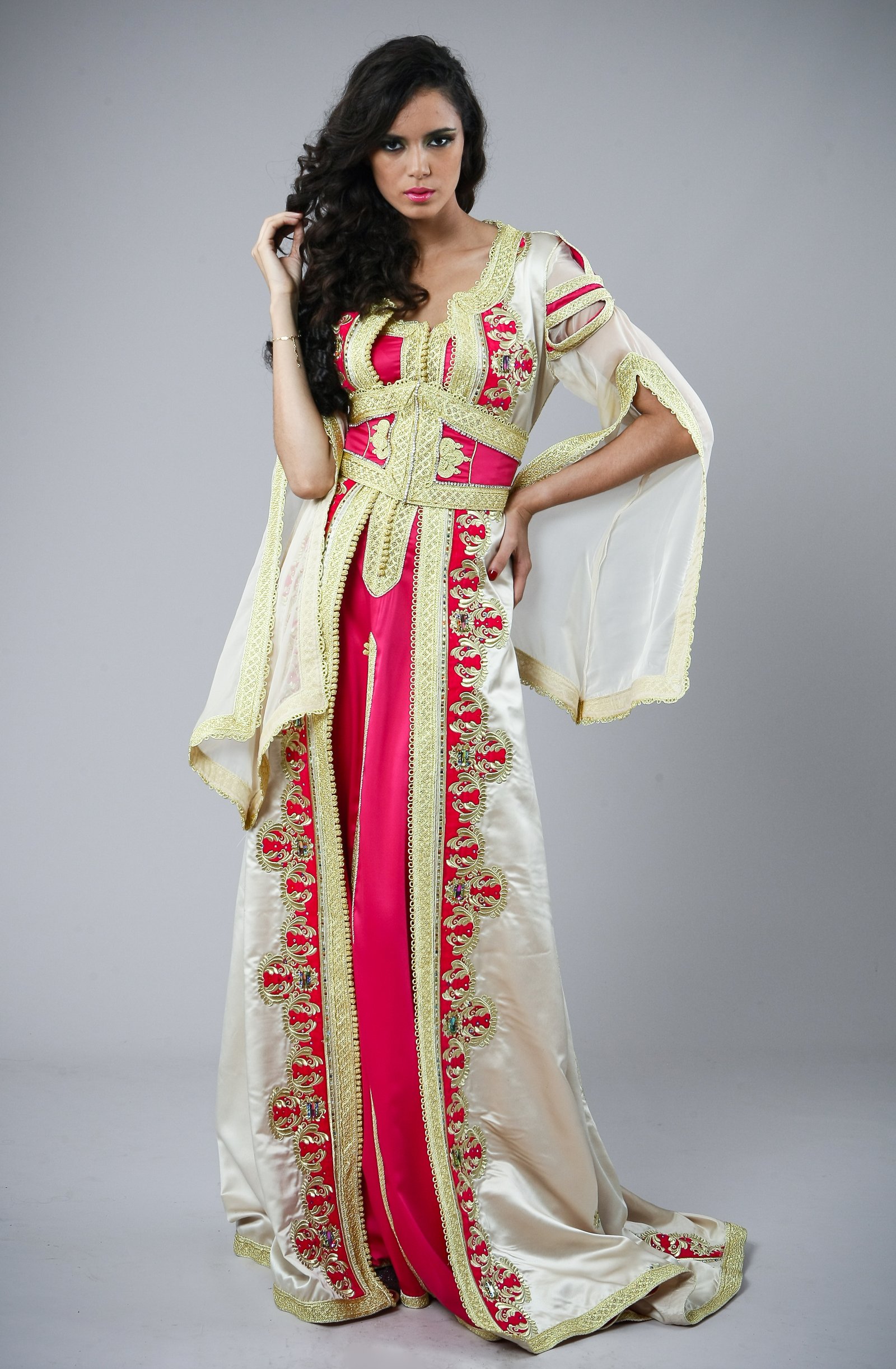 Caftan marocain ivoire et fuchsia, collection de caftans 2015 — vue 1 sur 10