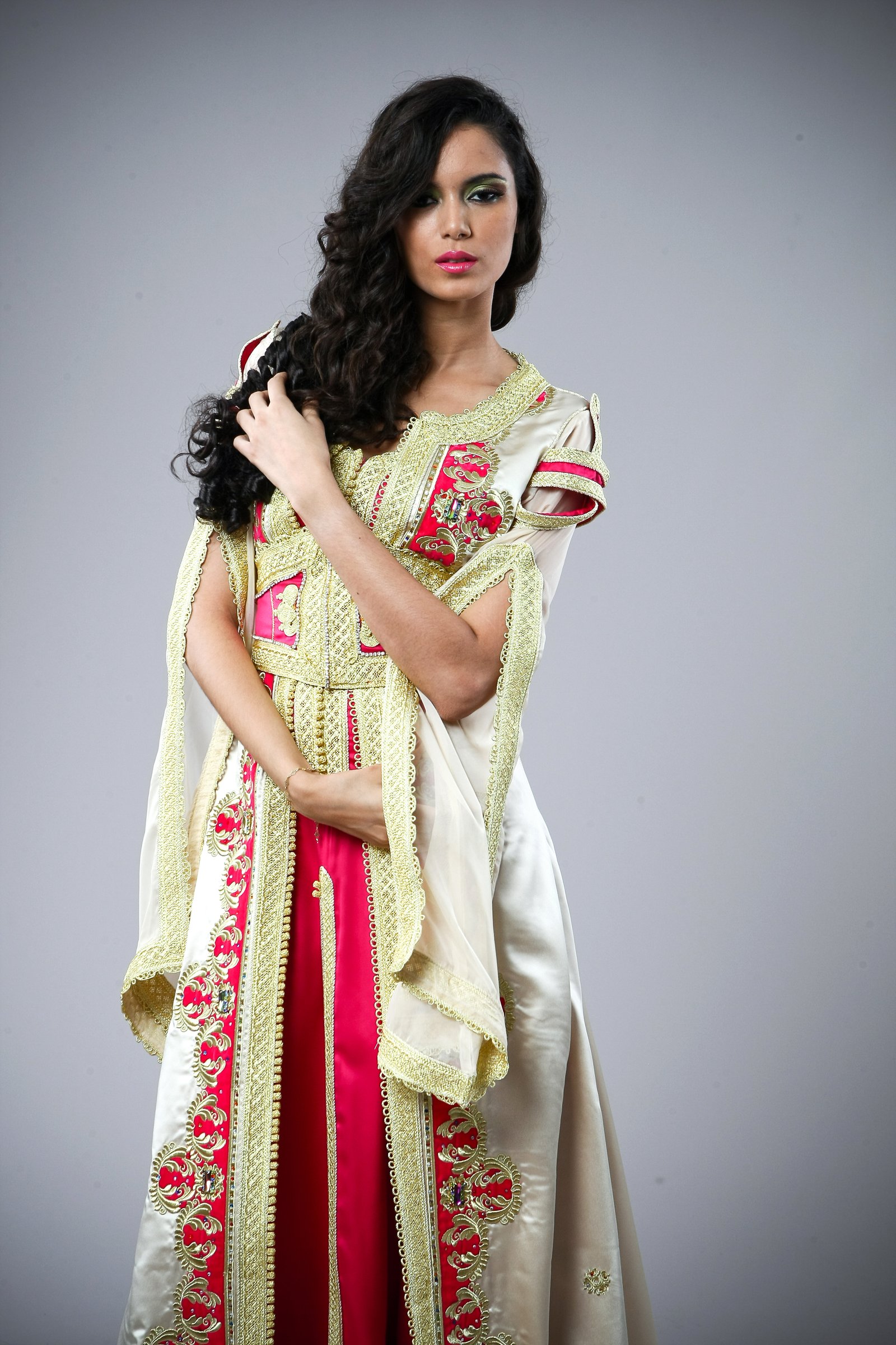 Caftan marocain ivoire et fuchsia, collection de caftans 2015 — vue 3 sur 10