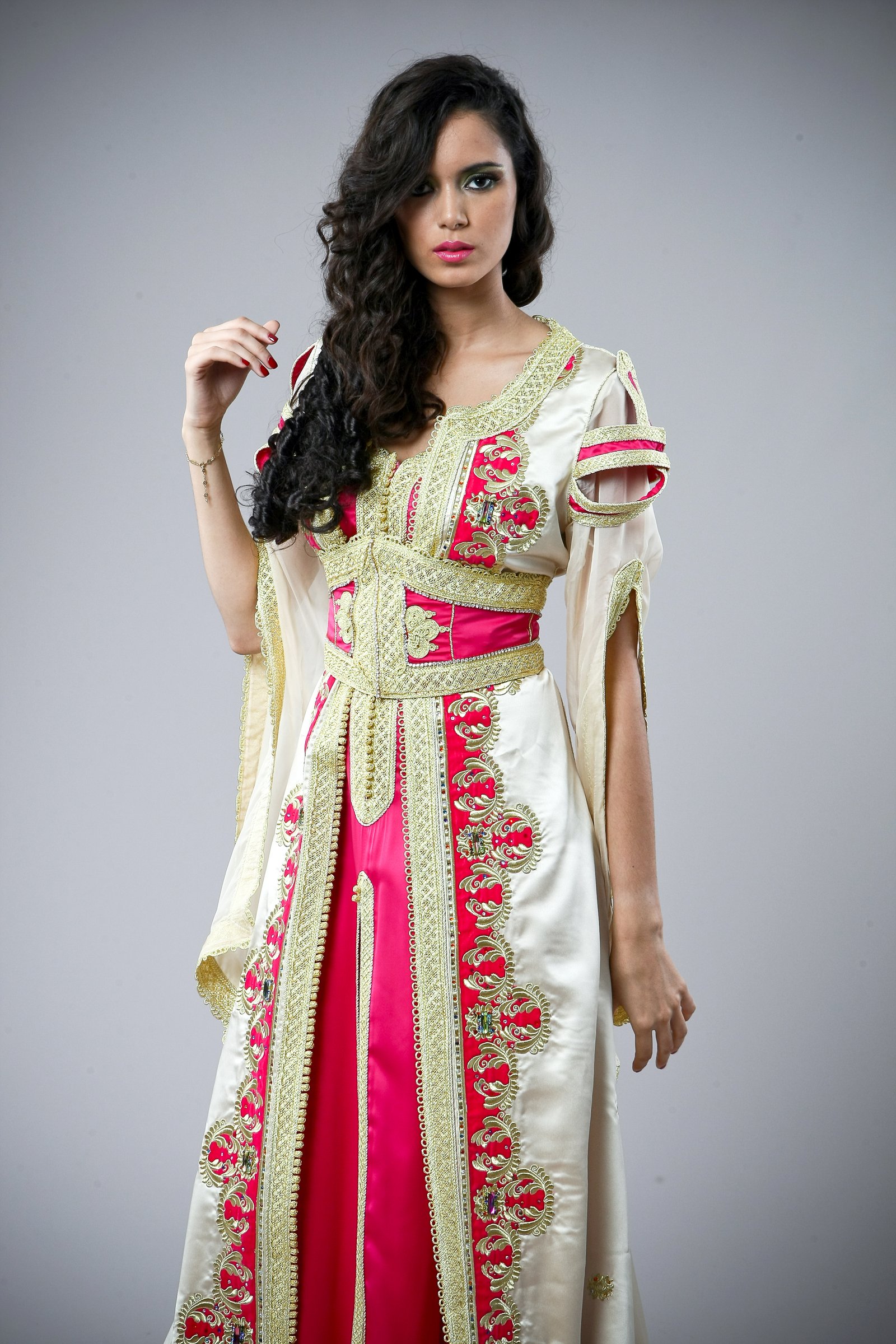 Caftan marocain ivoire et fuchsia, collection de caftans 2015 — vue 4 sur 10