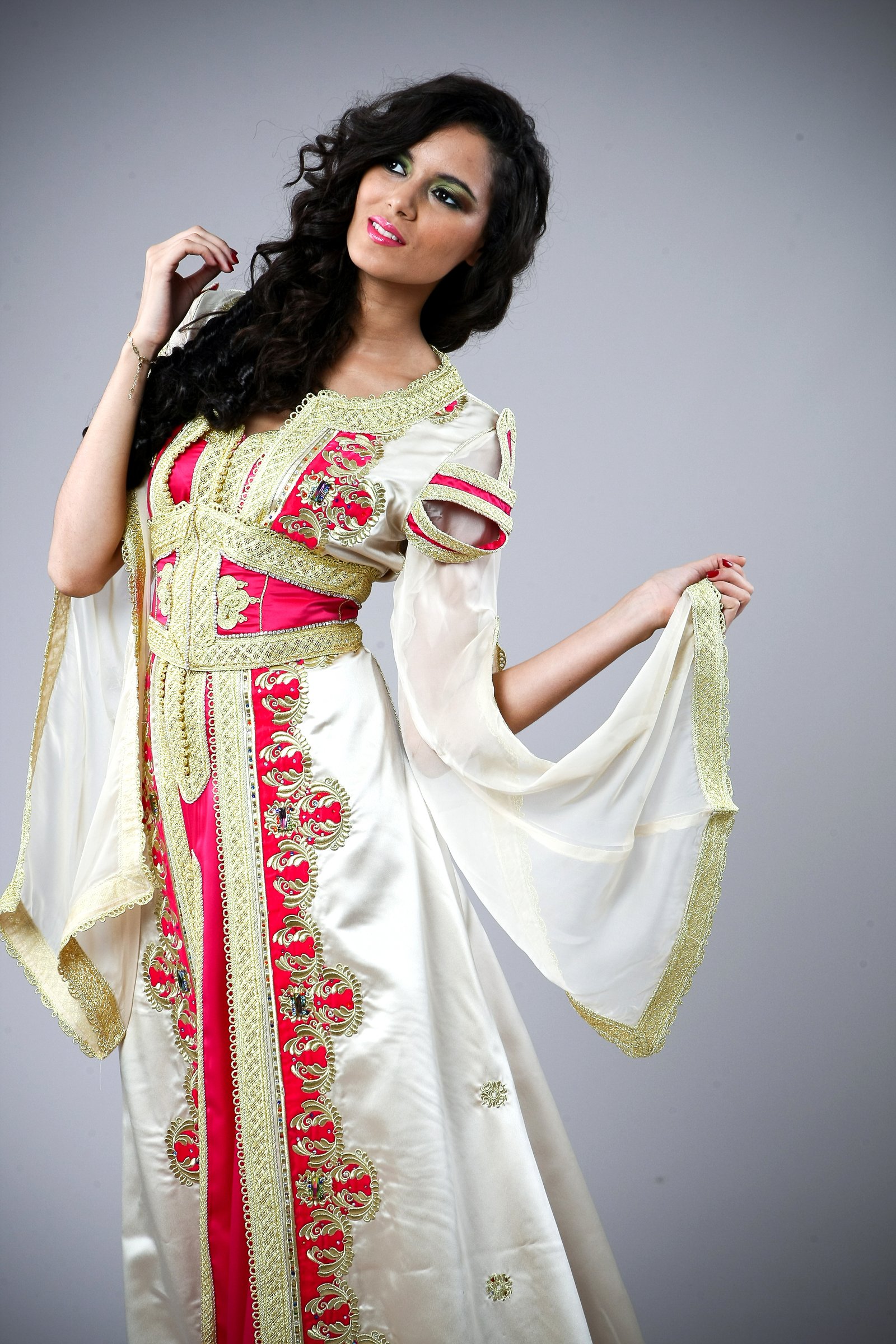 Caftan marocain ivoire et fuchsia, collection de caftans 2015 — vue 5 sur 10
