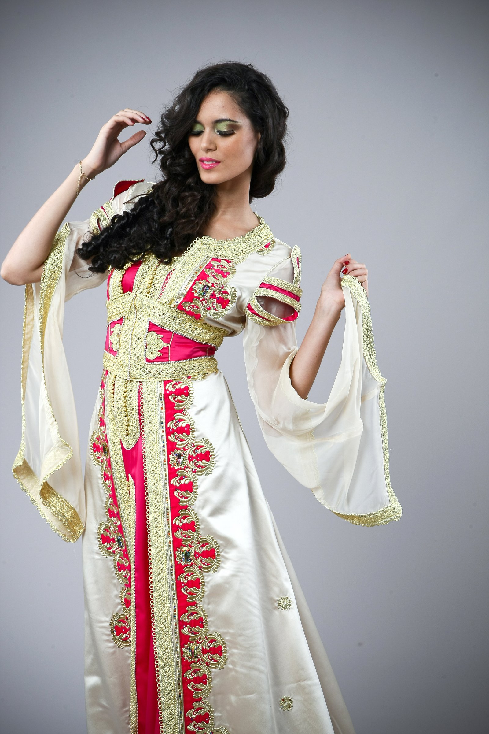 Caftan marocain ivoire et fuchsia, collection de caftans 2015 — vue 6 sur 10