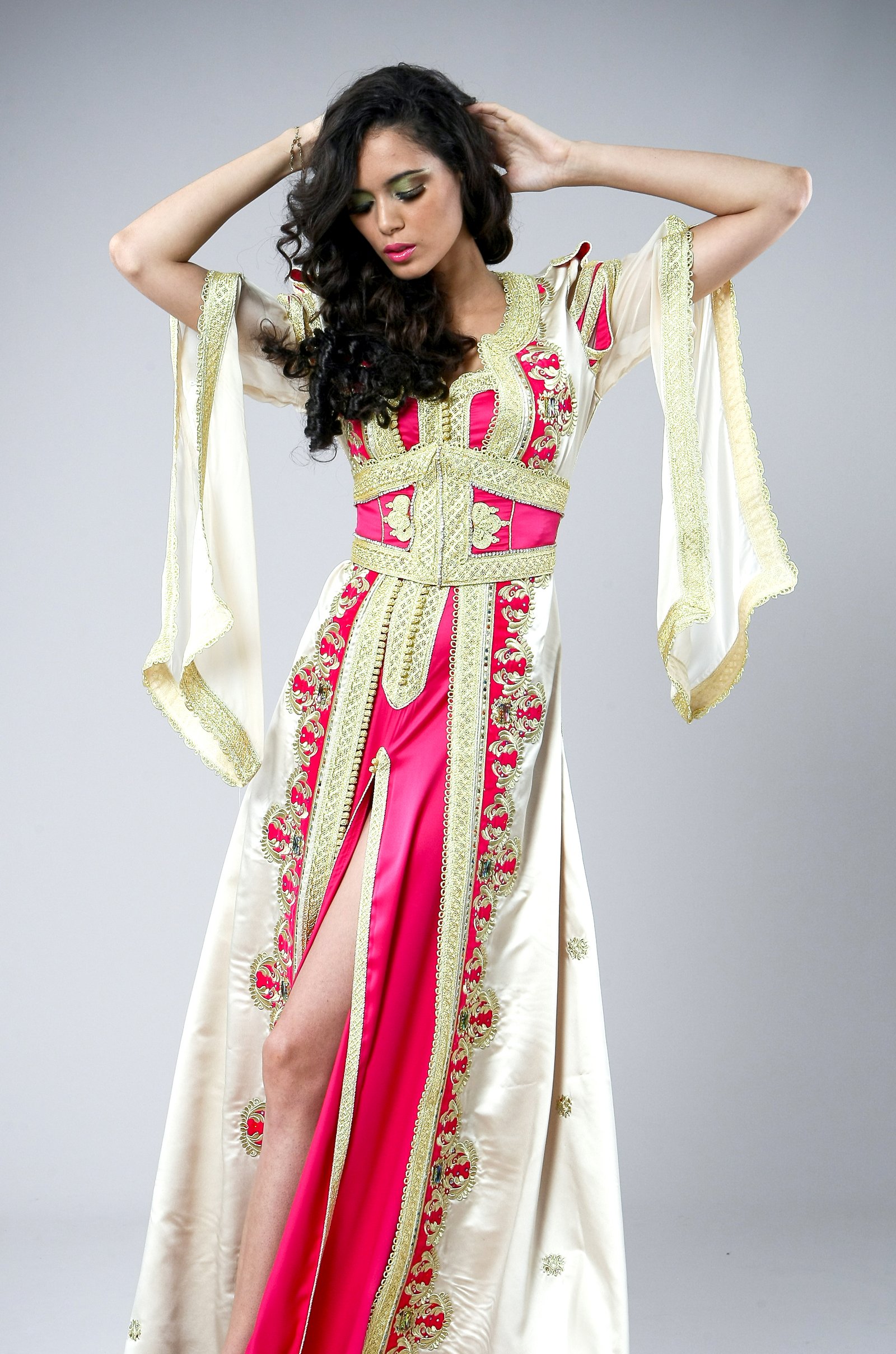 Caftan marocain ivoire et fuchsia, collection de caftans 2015 — vue 7 sur 10