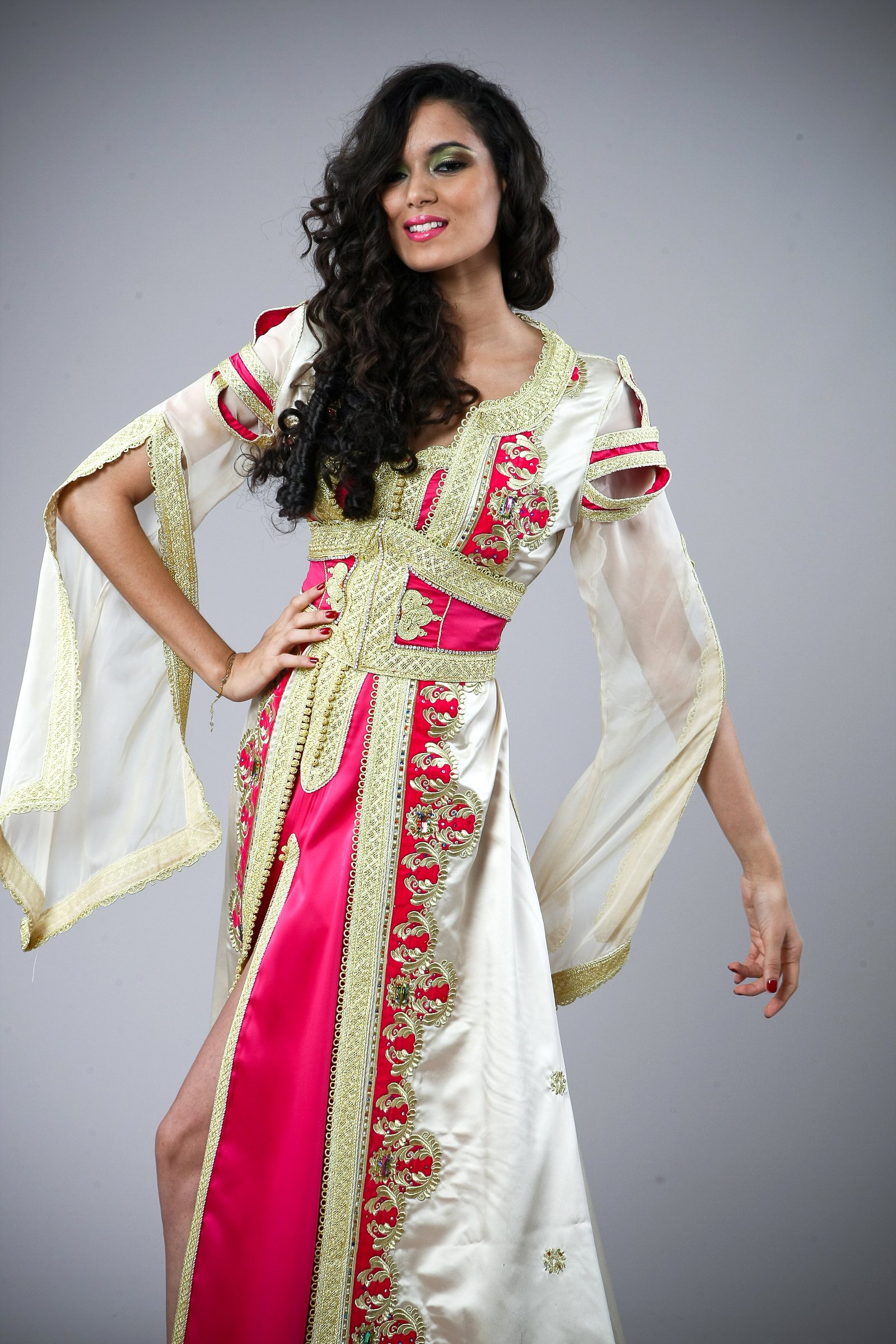 Caftan marocain ivoire et fuchsia, collection de caftans 2015 — vue 8 sur 10