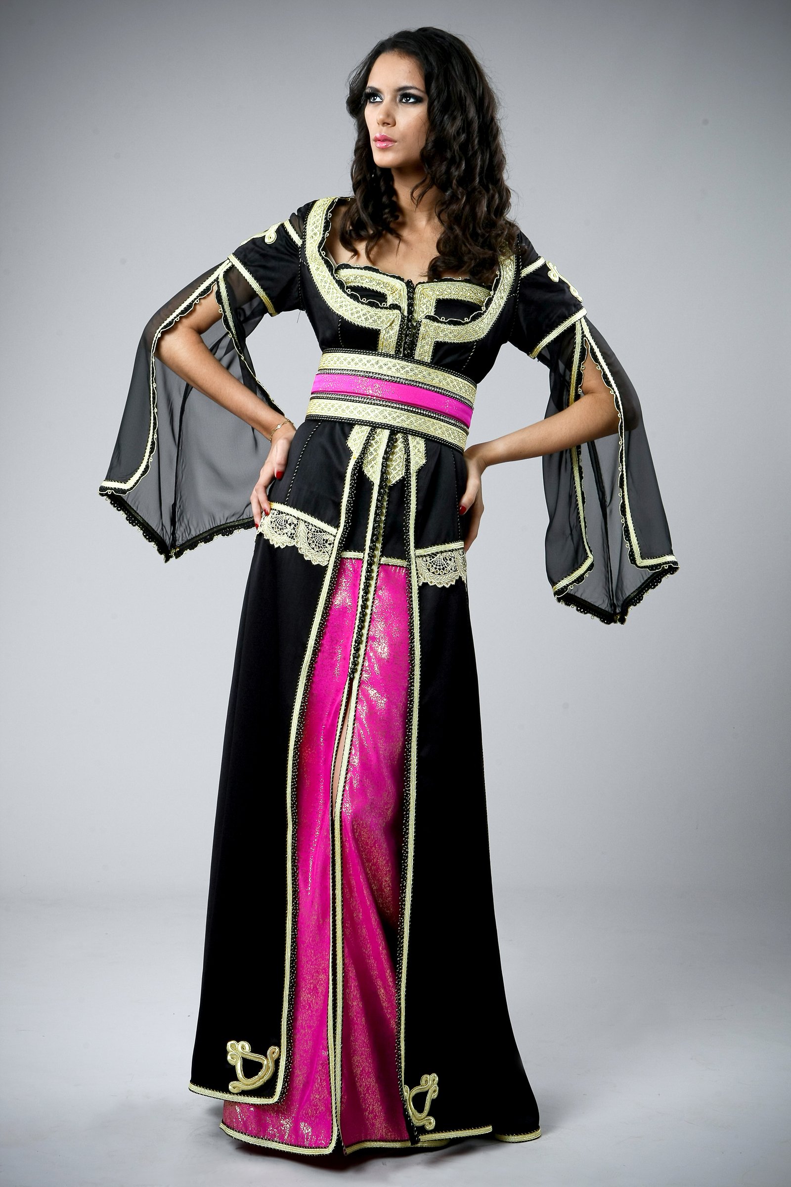 Caftan marocain noir et fuchsia, collection de caftans 2015 — vue 2 sur 2