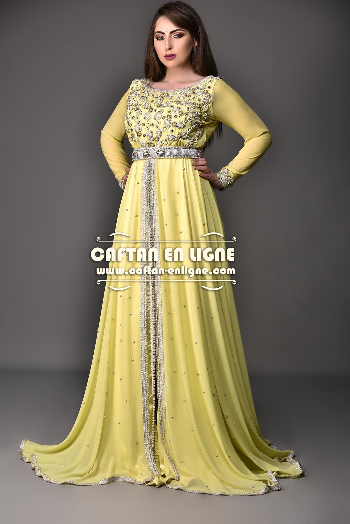 Caftan marocain jaune lumineux avec broderies argentées, collection 2018