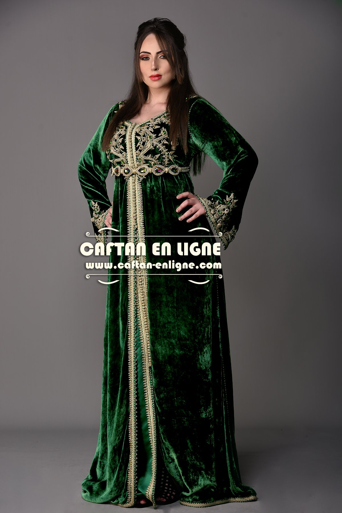 Silhouette de cérémonie en velours vert profond, collection Caftan En Ligne 2018
